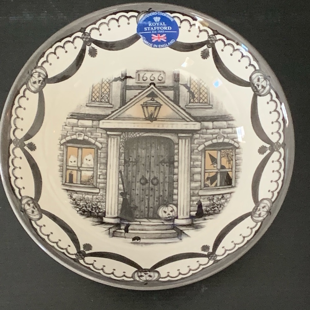 Royal Stafford Haunted House 7 5/8” Halloween Bowl - Witch Ghost Jack O’Lantern